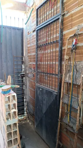 VENDO PORTÃO DE FERRO