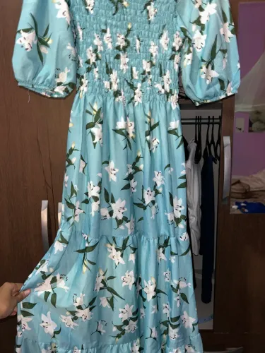 Vende se vestido longo azul florido ombro a ombro