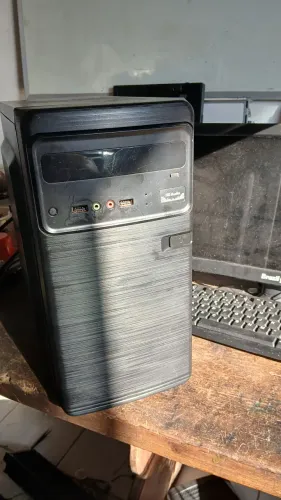 Vendo Gabinete CPU i3 3g 8gb mem dds 120gb win10 e office 365. Garantia técnica.