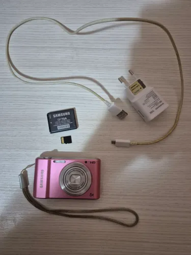 Câmera fotográfica Samsung rosa St68