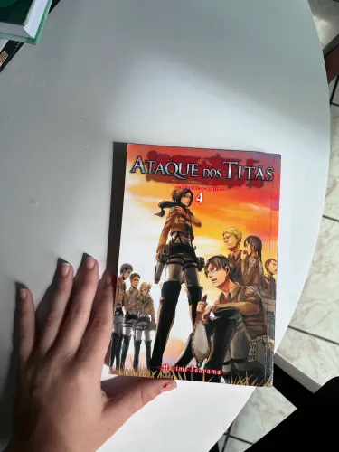 mangá attack on titan (ataque dos titãs) 04