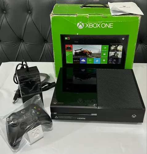 Console Xbox ONE  500GB Controle Original Sem Fio + 5 Jogos ( 4 digitais ) Fonte Bivolt
