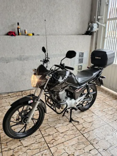 Vendo Honda Cg 150cc fan mix completa com jogo de rodas nova liga leve vai com bauleto