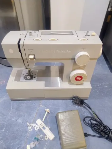 Máquina de costura Singer facilita pro 4423. Entrega grátis