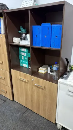 Armário alto em MDF. Cor: Coffe e nocci 