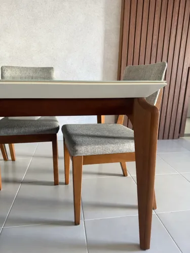 Mesa de jantar 06 lugares com cadeiras