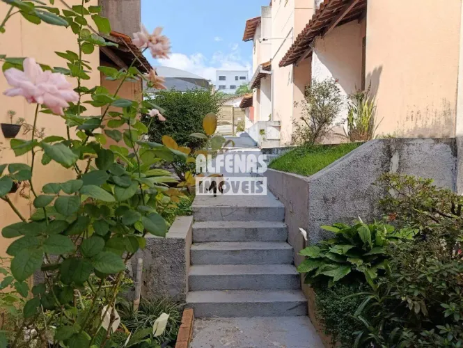 Casa Geminada à venda 2 quartos no Bairro DARCY VARGAS