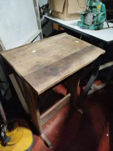 Mesa de estudo antiga 