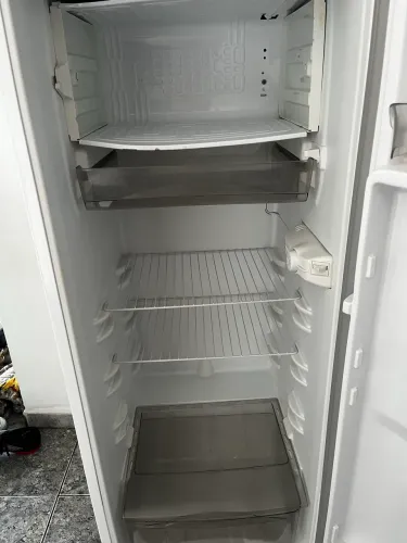 Vende-se Geladeira 