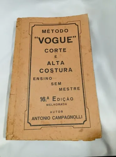 Livro Vougue alta costura antigo