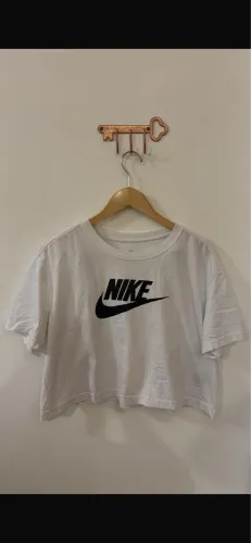 Blusa cropped Nike