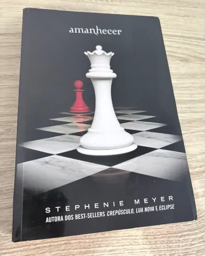 Livro Amanhecer - Saga Crepúsculo 