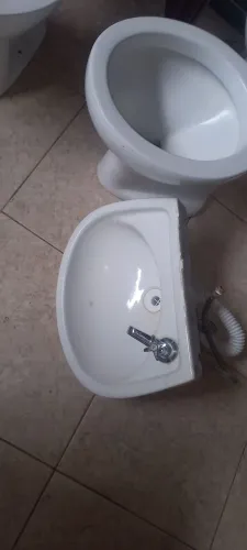 CONJUNTO E VASO, PIA COMPLETA COM TORNEIRA, ENGATE E RABICHO