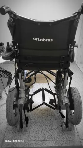 Cadeira de rodas motorizada