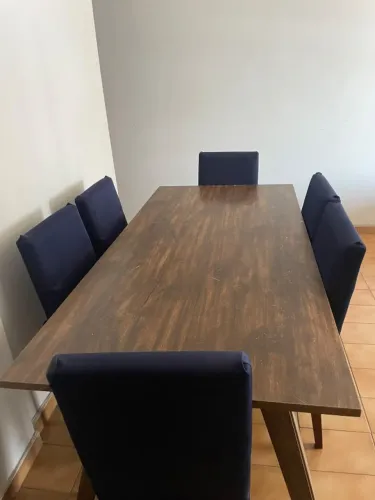 Mesa 1,80 x 0,90 madeira maciça, 6 lugares cadeiras estofadas