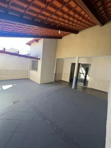 ALUGA-SE - CASA DE 1 QUARTO COM GARAGEM COBERTA R$ 1.750,00/mês (IPTU incluso)