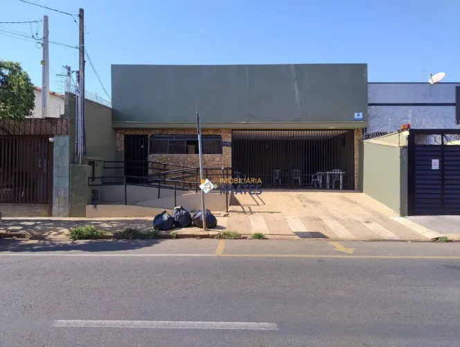 Casa comercial para locação na rua General Glicério, na Vila Maceno a 100 metros no Superm