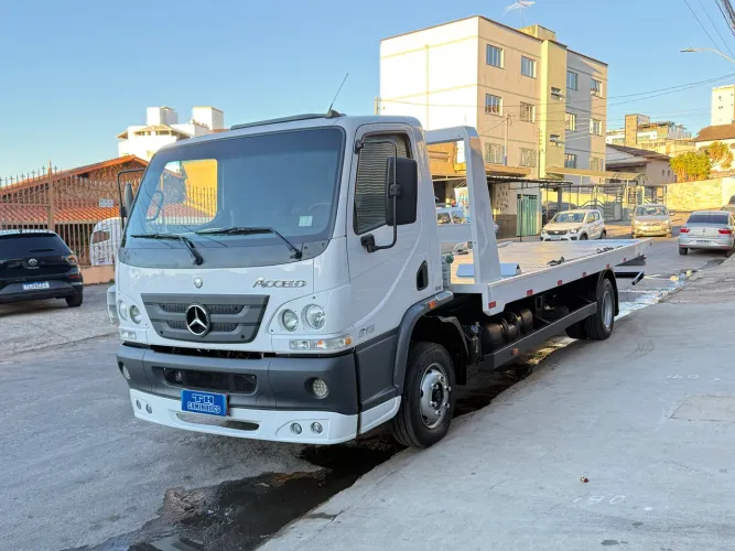 Mb Accelo 815 completo plataforma reboque 