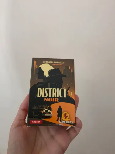 District Noir - Jogo de Cartas / Tabuleiro - PaperGames