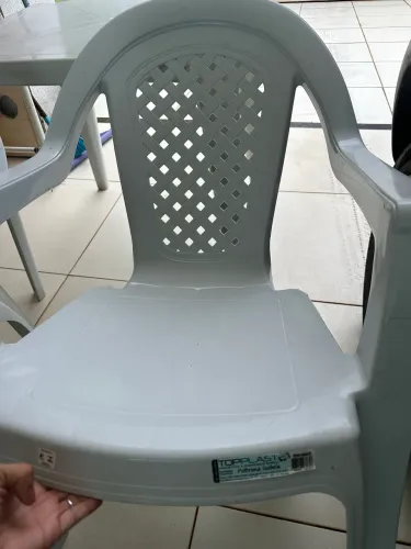 Cadeira Plástico c/ braço 