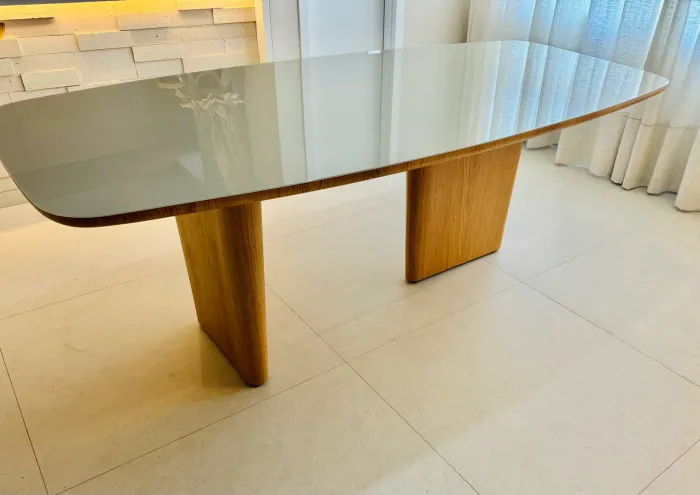 Mesa Carvalho natural + 8 cadeiras