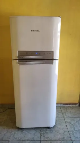 Geladeira Electrolux gelo seco funcionando