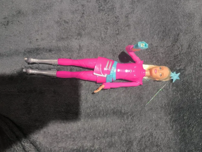 Boneca Barbie Aventura nas Estrelas com detalhes