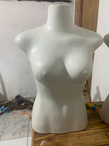 Maniquim de busto