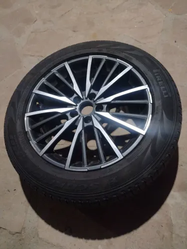 Roda com peneu 225/60 R18 Pirelli escorpion original Tiggo 