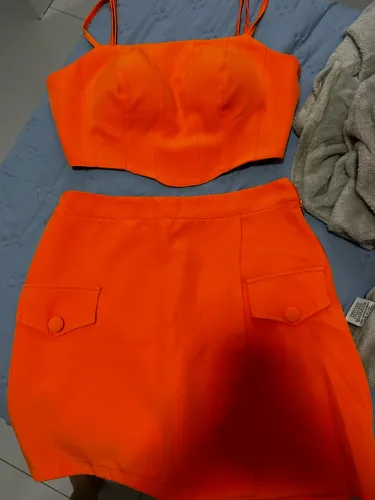 CONJUNTO SAIA E CROPPED LARANJA