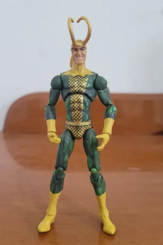 Figura Loki Marvel Universe Hasbro 3.75 