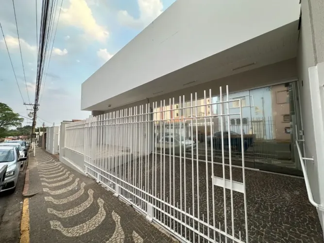Imóvel para aluguel tem 142 metros quadrados com 9 quartos em Centro - Araras - SP