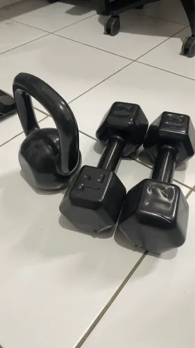 Kit 1 Kettelbell de 10kg + 2halteres de 12kg