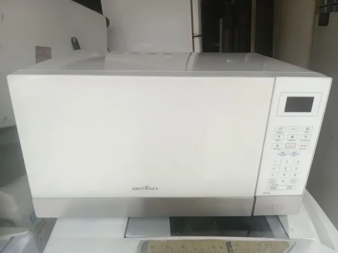 Micro-ondas Britânia 110V funcionando perfeitamente