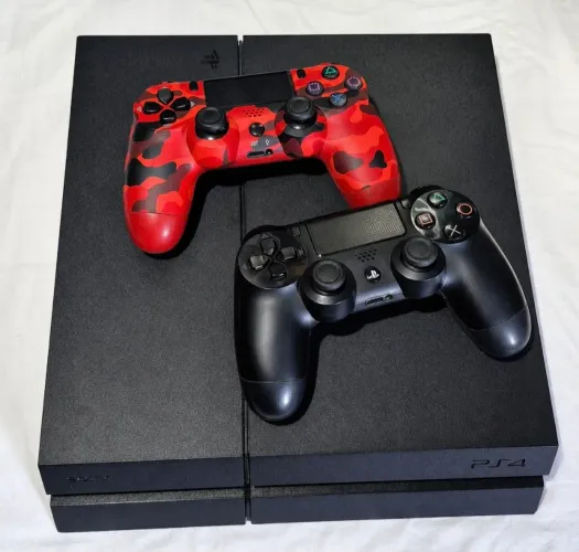 PS4 PlayStation 4 Fat + 2 controles e jogos