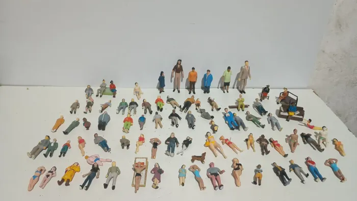 Conjunto de estatueta de pessoa miniatura para cenário - 70 unidades