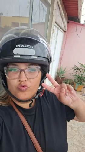 Entregadora/faxineira / auxiliar de cozinha