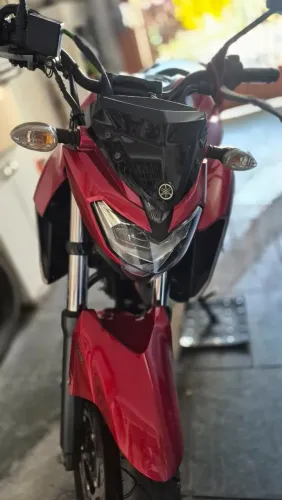 Yamaha FZ25 vermelha, único dono.