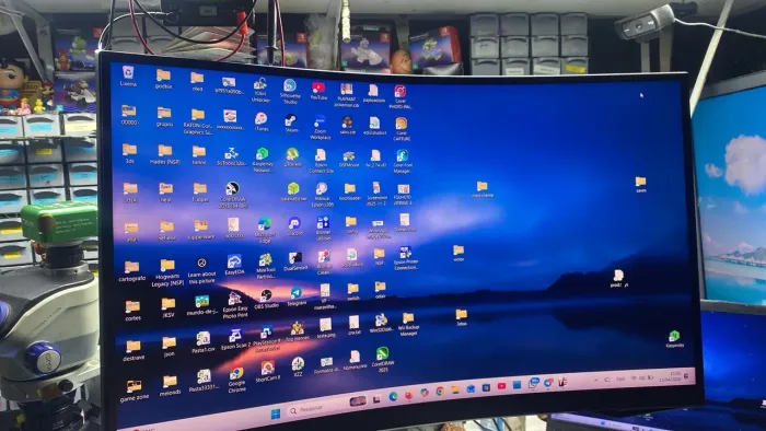 Monitor Samsung Odyssey G7 27" 165 HZ