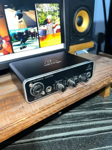 Interface de áudio, BEHRINGER UMC22 