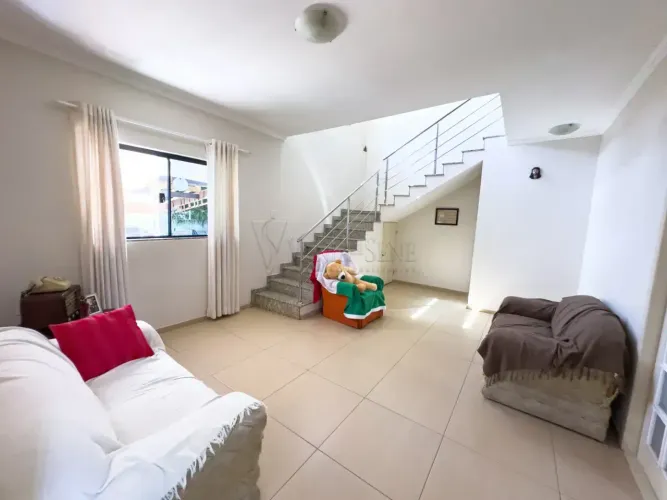 Sobrado para Locação no Jardim Satélite - Exclusividade e Conforto no Melhor de São José d