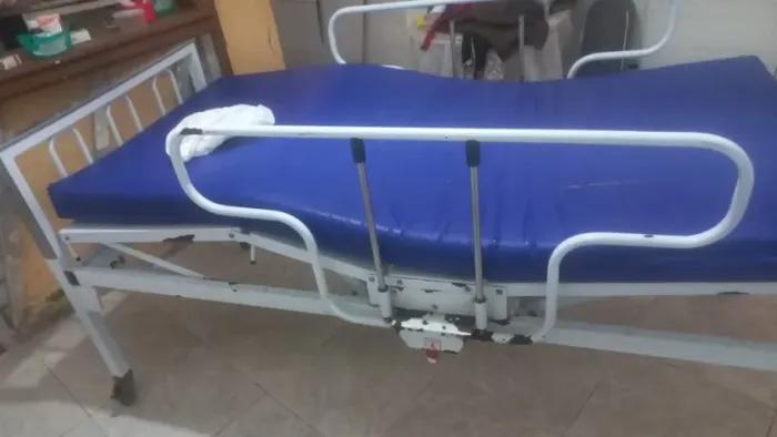 VENDE-SE CAMA HOSPITALAR SEMINOVA