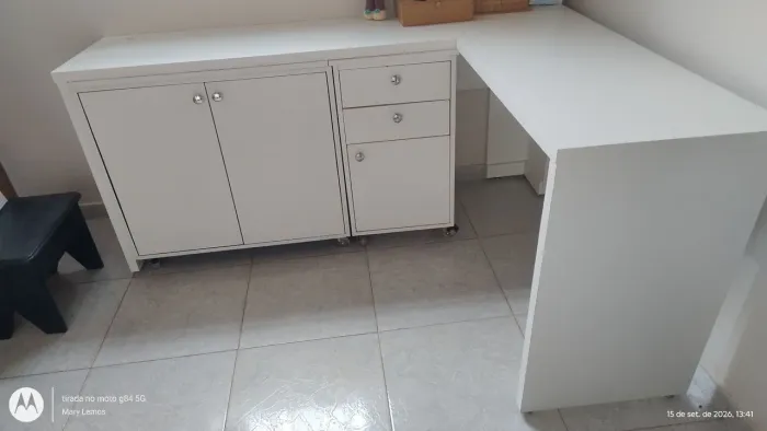 Vendo escrivaninha usada