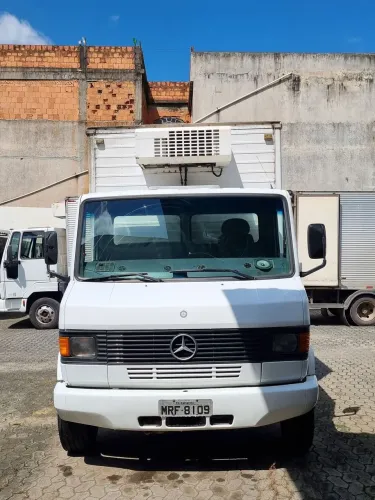 710 plus baú refrigerado
