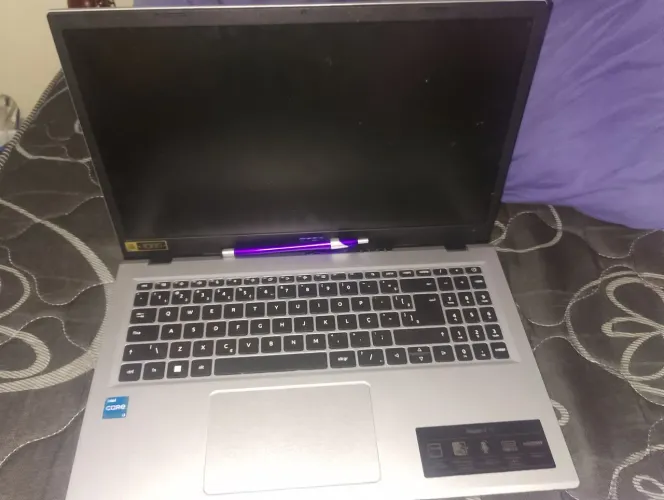 Notebook semi novo funciona perfeitamente 2.500 ou oferta no privado