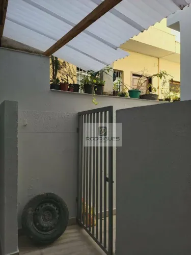 Sobrado com 1 dormitório para alugar, 40 m² por R$ 1.100,00/mês - Canhema - Diadema/SP