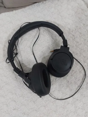 Vendo fone de ouvido JBL horiginal , valor 100,00 reais. Contato wtsap * 
