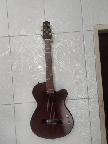 Violão maciço aço mas coloquei náilon f excelente