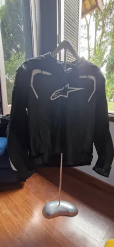 Alpinestars Atem Leather. Jaqueta para motorciclistas alta performance em couro. 