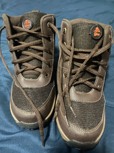Vende-se bota de couro gbz.